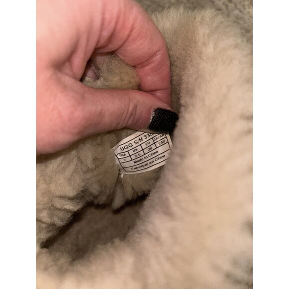 UGG Australia Women's 7 Short Bailey Button Boots 3352 Sand EUR 38 Sheepskin - Picture 11 of 11